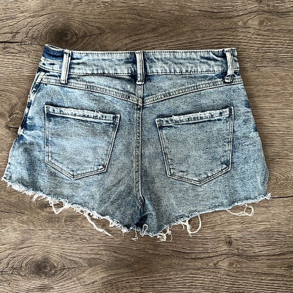 REWASH Brand Super High Rise Mom Jean Shorts (Size 1/25) - Picture 2 of 6